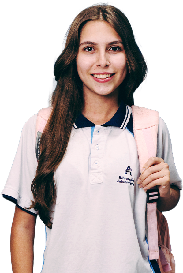 Menina sorrindo com uniforme do colégio UNASP